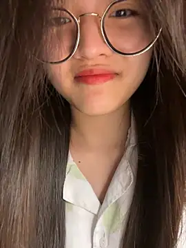 Snapshot of Krixxi22 chatting on November 15, 2025, 7:32 pm Krixxi22 online show from November 15, 2025, 7:32 pm