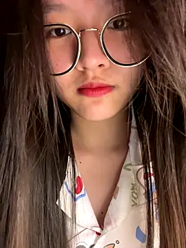 Krixxi22 online show from November 17, 2025, 4:46 pm