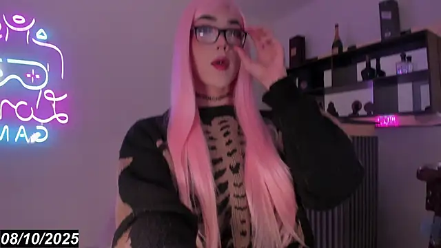 Bonnie Luxury online show from October 8, 2025, 5:27 am