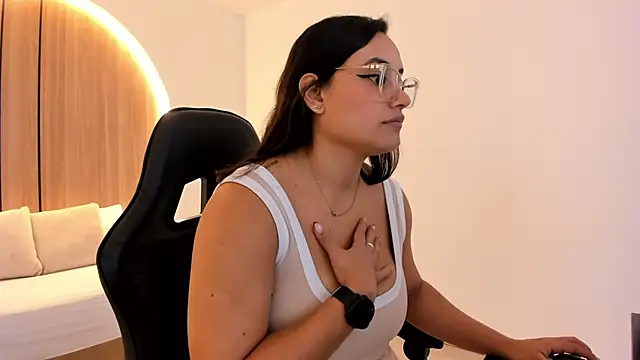 zoe danae  online show from September 30, 2025, 12:10 pm