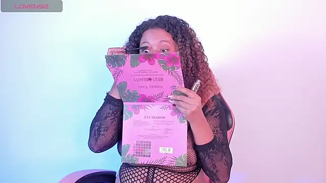 Kenia tompson01 online show from November 18, 2025, 4:44 pm