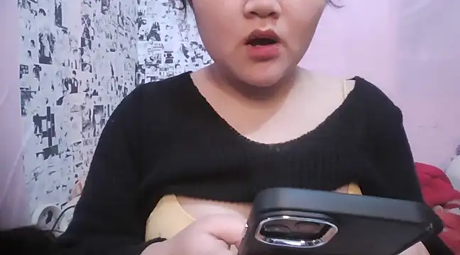 HoneyBuns 05 online show from December 27, 2024, 4:43 pm