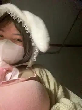 HoneyBuns 05 online show from February 20, 2025, 4:46 pm