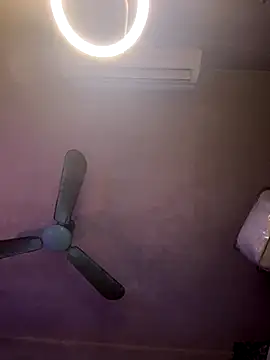 HoneyBuns 05 online show from September 12, 2025, 5:13 pm