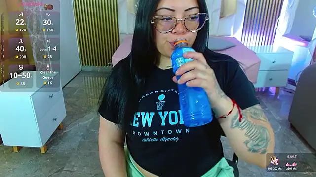 martinna tay online show from November 21, 2025, 3:27 am