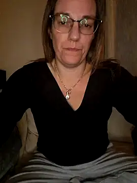 Snapshot of SpiceLea chatting on December 15, 2024, 10:15 pm SpiceLea online show from December 15, 2024, 10:15 pm