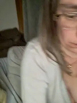 Snapshot of SpiceLea chatting on January 13, 2025, 10:24 pm SpiceLea online show from January 13, 2025, 10:24 pm