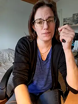 Snapshot of SpiceLea chatting on February 28, 2025, 12:31 pm SpiceLea online show from February 28, 2025, 12:31 pm