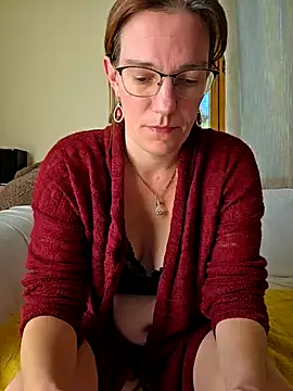 Snapshot of SpiceLea chatting on October 2, 2025, 11:39 am SpiceLea online show from October 2, 2025, 11:39 am