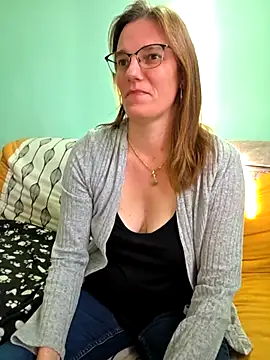 Snapshot of SpiceLea chatting on November 10, 2025, 2:27 pm SpiceLea online show from November 10, 2025, 2:27 pm