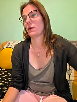 Snapshot of SpiceLea chatting on November 12, 2025, 2:28 pm SpiceLea online show from November 12, 2025, 2:28 pm