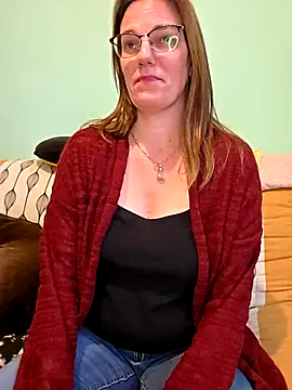 Snapshot of SpiceLea chatting on December 4, 2025, 1:42 pm SpiceLea online show from December 4, 2025, 1:42 pm