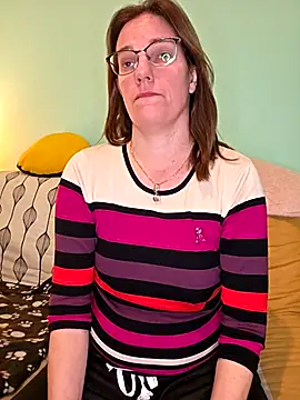 Snapshot of SpiceLea chatting on December 16, 2025, 3:17 pm SpiceLea online show from December 16, 2025, 3:17 pm