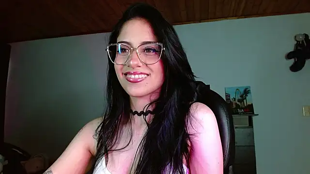 Snapshot of Ary_Pieerce chatting on November 26, 2025, 10:55 pm Ary Pieerce online show from November 26, 2025, 10:55 pm