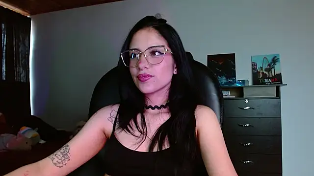 Snapshot of Ary_Pieerce chatting on November 27, 2025, 8:33 pm Ary Pieerce online show from November 27, 2025, 8:33 pm