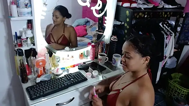 kiara milf  online show from June 15, 2026, 7:49 pm