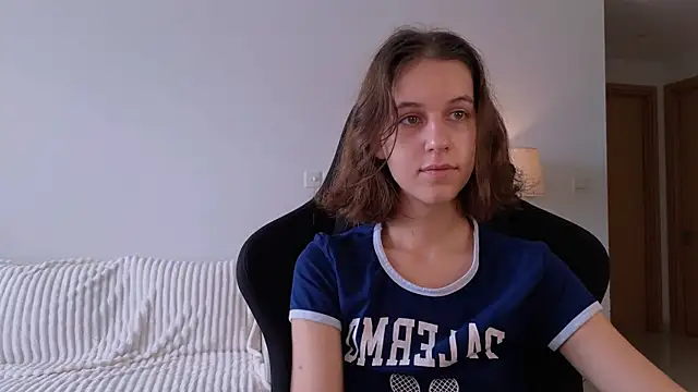 Snapshot of VanessaBayer2 chatting on December 4, 2024, 1:36 am VanessaBayer2 online show from December 4, 2024, 1:36 am