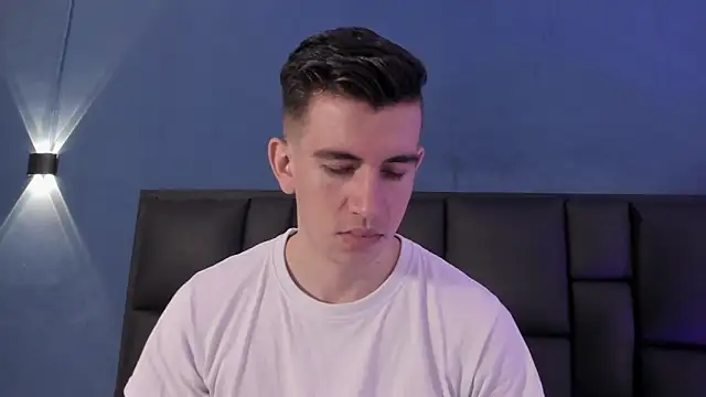 MikaelSlow online show from November 6, 2025, 3:51 am