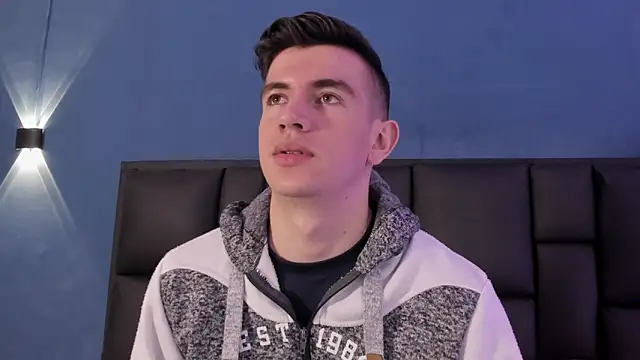 MikaelSlow online show from November 8, 2025, 4:56 am