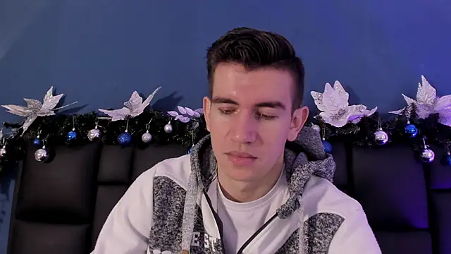 MikaelSlow online show from November 28, 2025, 4:04 am