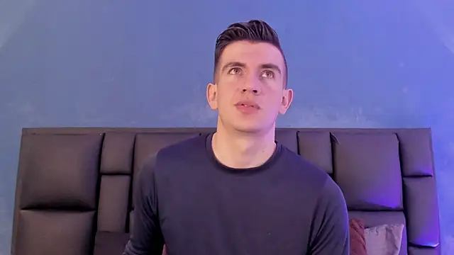 MikaelSlow online show from January 18, 2026, 6:39 am