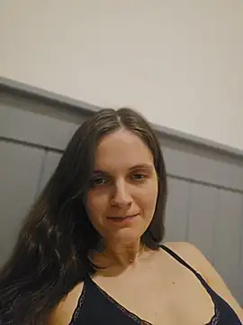 EllieDay online show from May 1, 2026, 9:41 pm