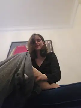 EllieDay online show from June 13, 2026, 9:02 pm