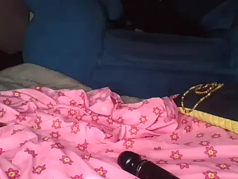 SquirtQueen222 online show from April 9, 2026, 6:19 am