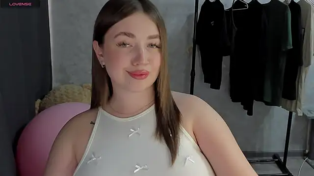 Diana twerk online show from May 31, 2026, 12:23 pm