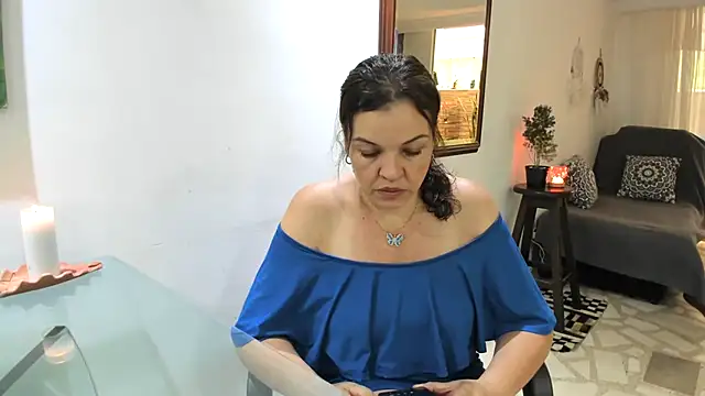 Snapshot of MarilynDavies chatting on October 16, 2025, 9:27 pm MarilynDavies online show from October 16, 2025, 9:27 pm