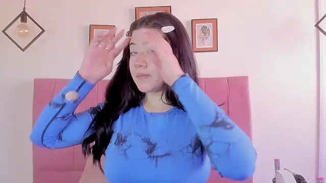 GENNESIS LOVE online show from September 28, 2025, 8:58 pm