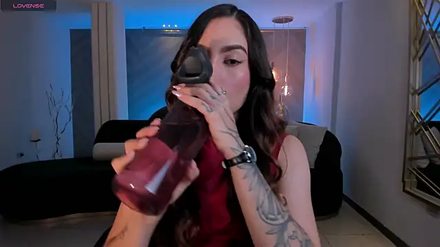 MarianneLane online show from October 8, 2025, 8:06 pm