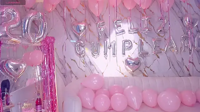 Snapshot of DonnaStonne chatting on October 7, 2025, 5:26 am DonnaStonne online show from October 7, 2025, 5:26 am