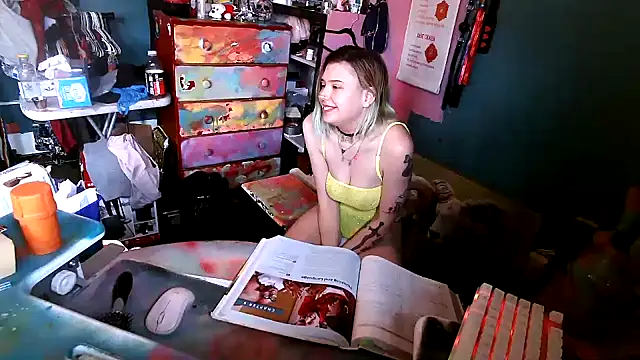 Snapshot of Esteem369 chatting on March 17, 2025, 5:27 pm Esteem369 online show from March 17, 2025, 5:27 pm