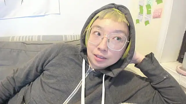 Snapshot of luxgray chatting on March 23, 2026, 12:03 am luxgray online show from March 23, 2026, 12:03 am