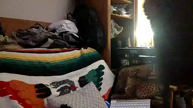 tongueispowerr6d9 online show from February 5, 2025, 11:50 pm