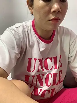 Snapshot of Baby-bigtits chatting on November 4, 2025, 2:54 am Baby-bigtits online show from November 4, 2025, 2:54 am