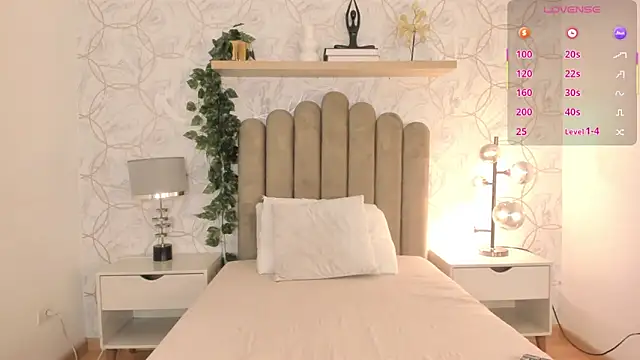 Snapshot of Roma__love chatting on February 25, 2025, 11:30 am Roma love online show from February 25, 2025, 11:30 am