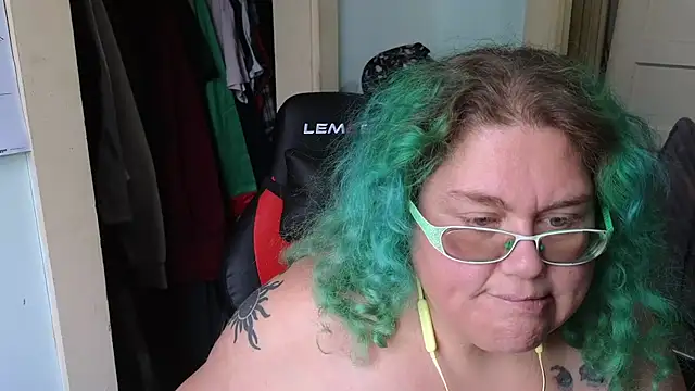 Snapshot of EmberCum chatting on November 22, 2025, 5:01 pm EmberCum online show from November 22, 2025, 5:01 pm