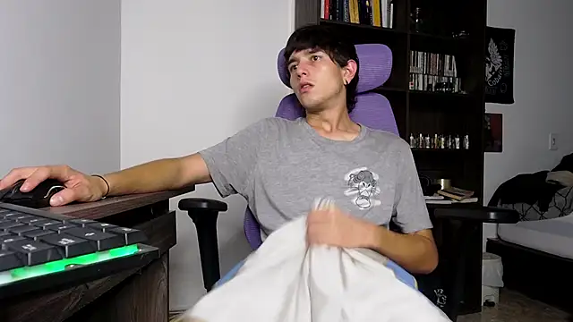 Snapshot of alex_connorr chatting on November 7, 2025, 3:39 am alex connorr online show from November 7, 2025, 3:39 am