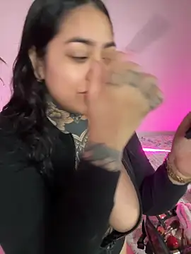 aliensexy online show from December 2, 2025, 11:23 pm