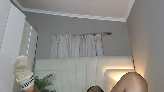 naughtyblackdolie online show from October 4, 2025, 3:59 am