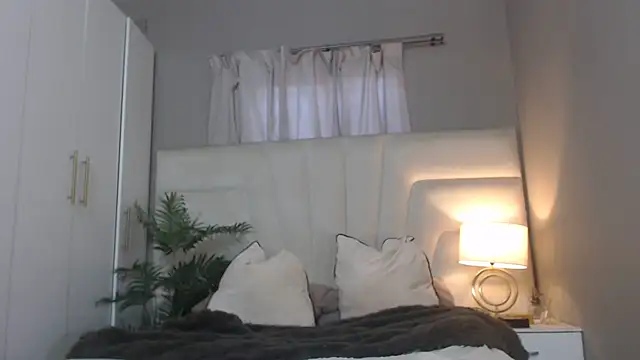 naughtyblackdolie online show from July 28, 2026, 12:48 pm