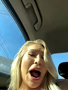 Snapshot of DreamPussyy chatting on October 25, 2025, 5:37 am DreamPussyy online show from October 25, 2025, 5:37 am