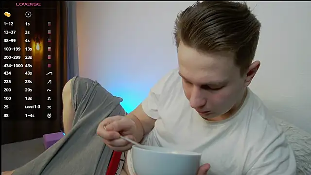 Snapshot of charlie_smiley chatting on February 22, 2025, 3:12 am charlie smiley online show from February 22, 2025, 3:12 am