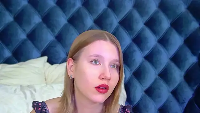 LiliLinn online show from November 29, 2025, 4:59 am