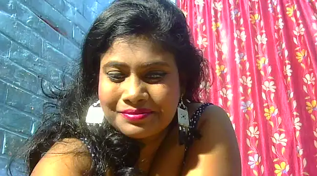 Snapshot of sexy_roma chatting on December 2, 2024, 6:43 pm sexy roma online show from December 2, 2024, 6:43 pm