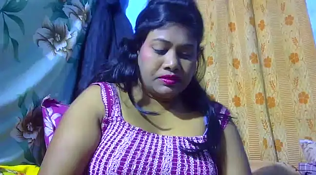 Snapshot of sexy_roma chatting on March 6, 2025, 8:59 pm sexy roma online show from March 6, 2025, 8:59 pm