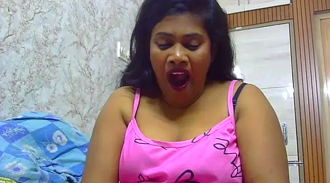 Snapshot of sexy_roma chatting on March 15, 2025, 1:18 pm sexy roma online show from March 15, 2025, 1:18 pm