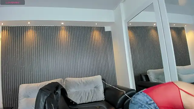 Alessia Taylorr online show from October 1, 2025, 12:22 pm